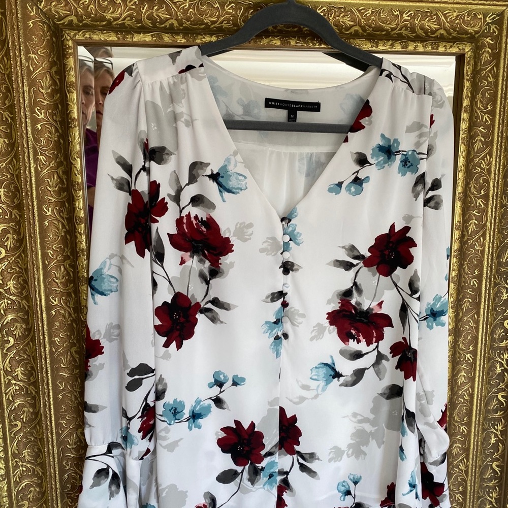 WhiteHouse/BlackMarket blouse,cute sleeve detail